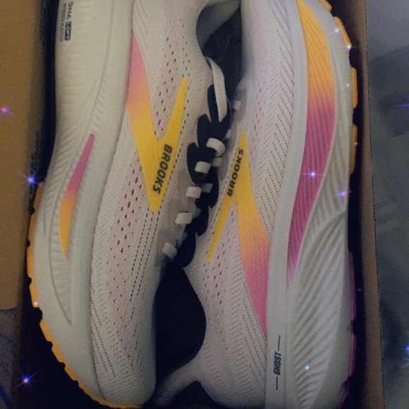 Brooks White and Pink Athletic Shoes women’s size 8 multi color - Picture 5 of 5